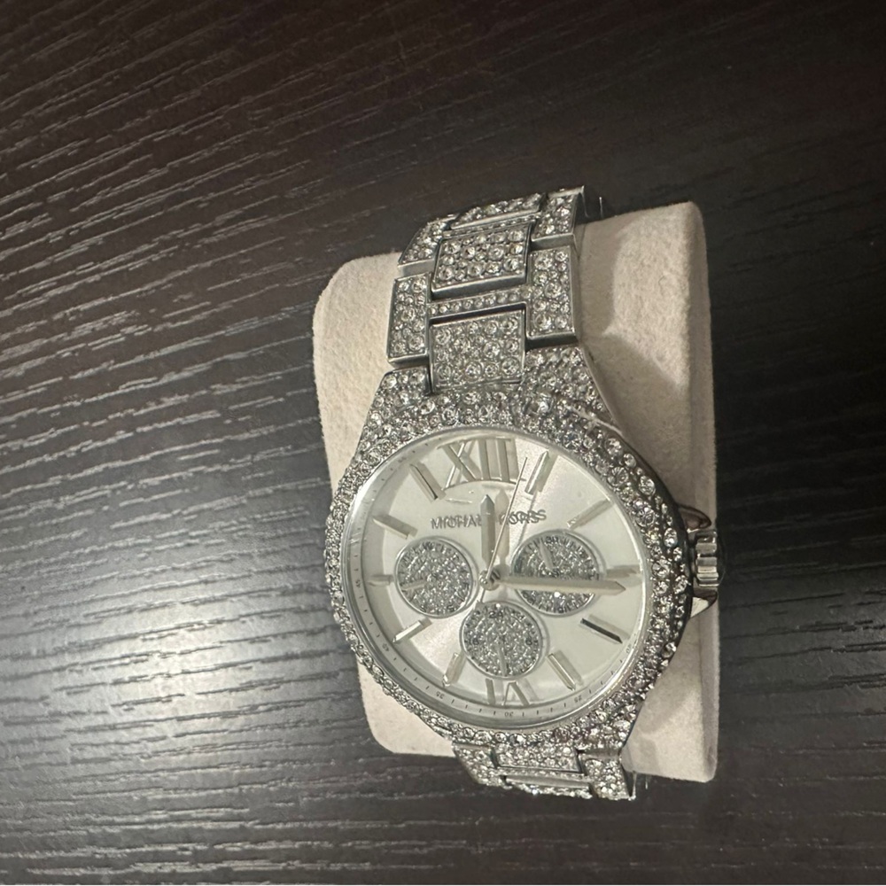 Brand new Michael kors men's watch in silver diamond
